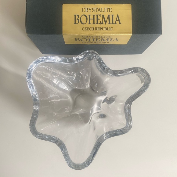BOHEMIA CRYSTAL VULCANO BOWL NWT Asymmetrical Design - Picture 2 of 10